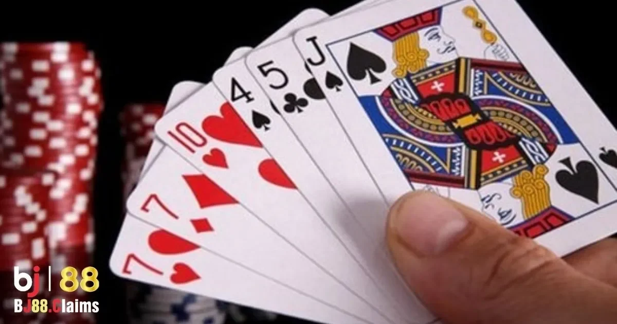 Những chiến thuật để tránh bị cháy trong bài Phỏm